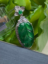 Load image into Gallery viewer, Jadeite Pendant Necklace