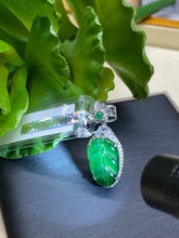 Load image into Gallery viewer, Jadeite Pendant Necklace