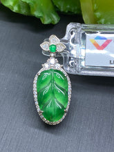 Load image into Gallery viewer, Jadeite Pendant Necklace
